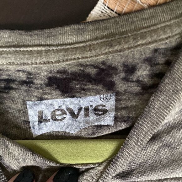 NWOT Levi graphic tee size M - Picture 4 of 7